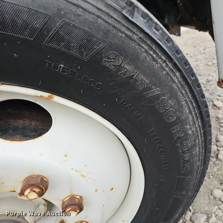 image for item DK0698 1996 Freightliner  FL70 box truck