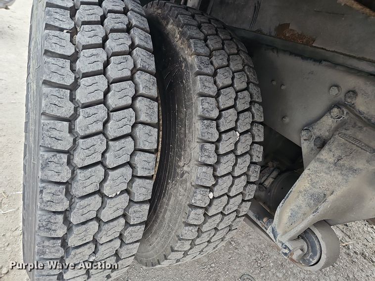 image for item DK0698 1996 Freightliner  FL70 box truck