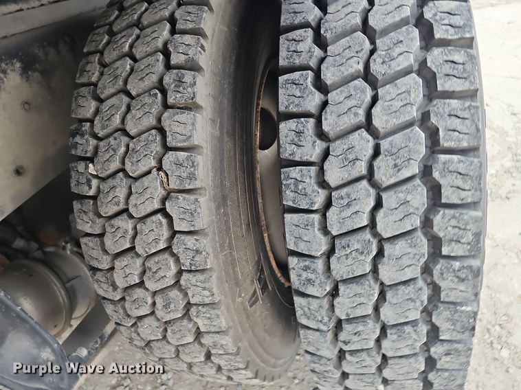 image for item DK0698 1996 Freightliner  FL70 box truck