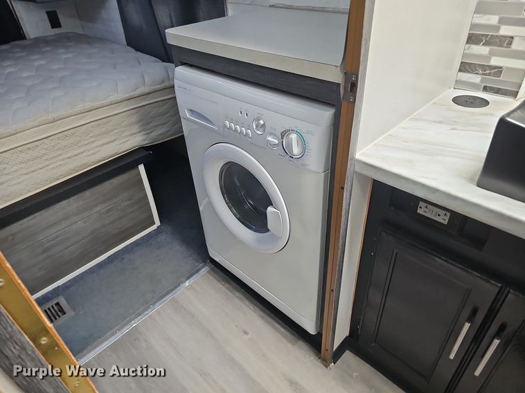 image for item DK0705 1996 Thor West Residency 3650 FTS351232 RV