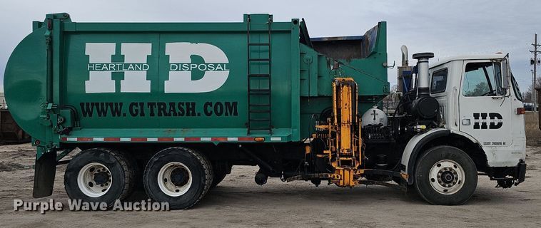 image for item DK0719 2004 Auto Car Xpeditor refuse truck