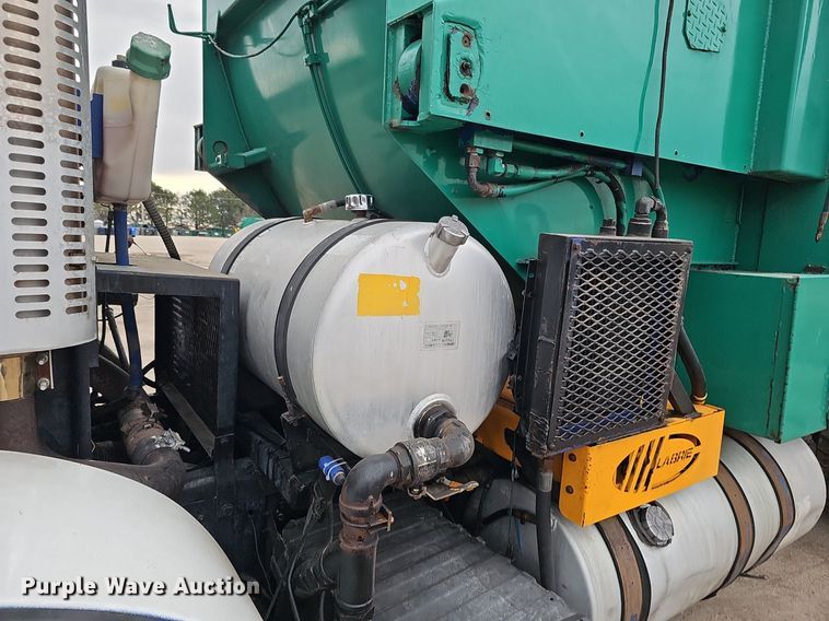 image for item DK0719 2004 Auto Car Xpeditor refuse truck