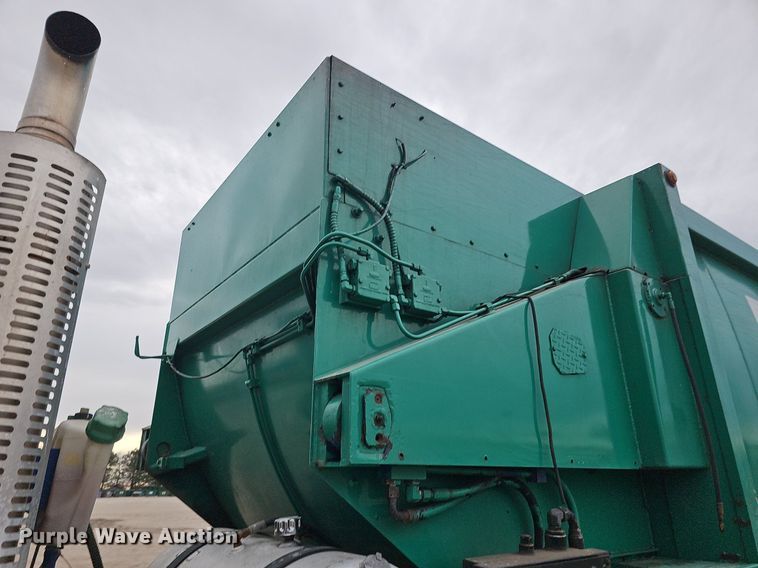 image for item DK0719 2004 Auto Car Xpeditor refuse truck