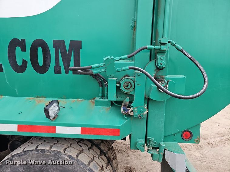 image for item DK0719 2004 Auto Car Xpeditor refuse truck