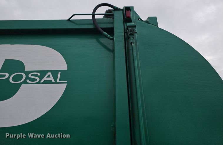 image for item DK0719 2004 Auto Car Xpeditor refuse truck