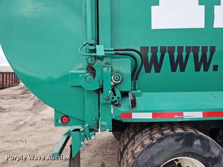 image for item DK0719 2004 Auto Car Xpeditor refuse truck