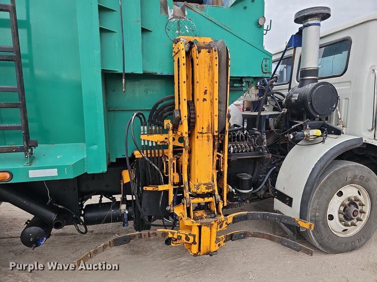 image for item DK0719 2004 Auto Car Xpeditor refuse truck