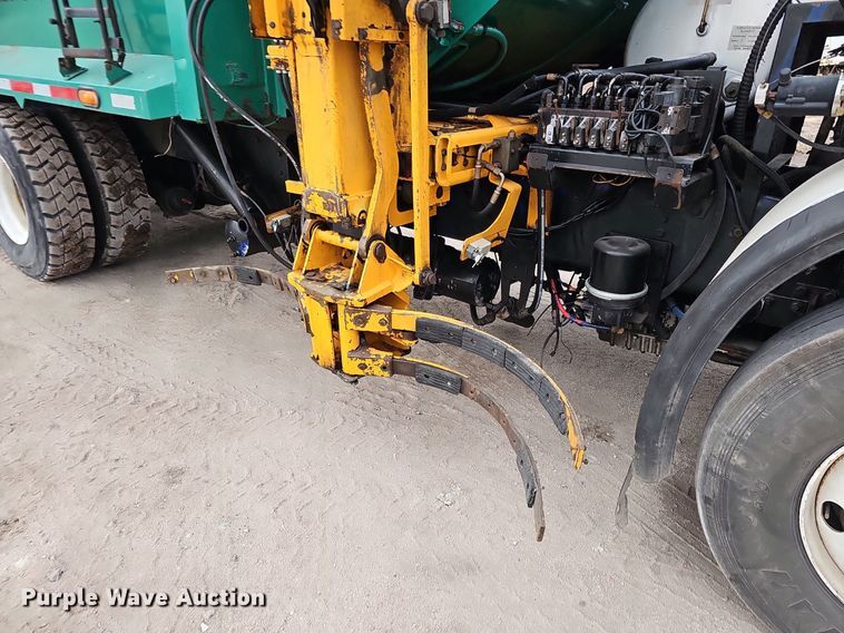 image for item DK0719 2004 Auto Car Xpeditor refuse truck