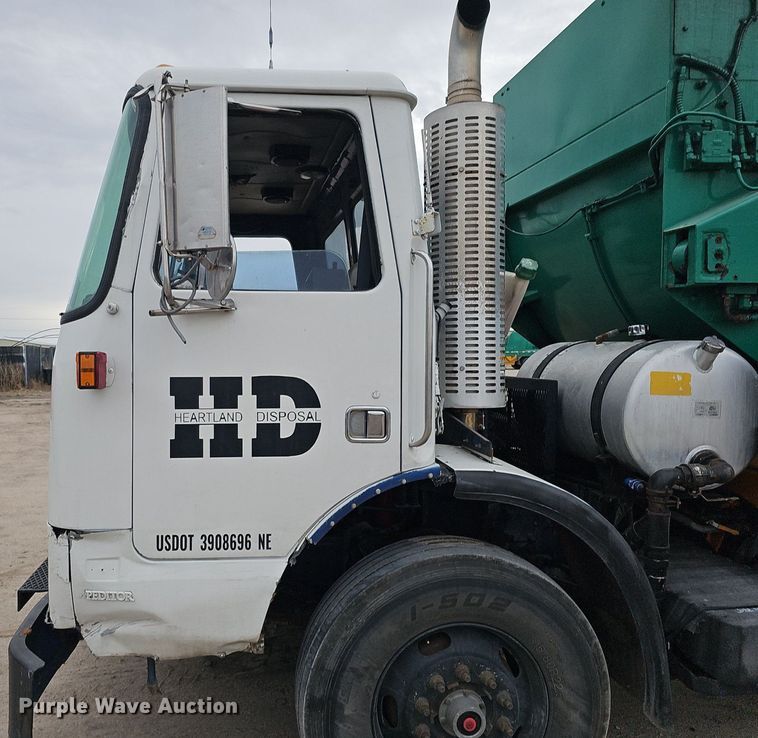 image for item DK0719 2004 Auto Car Xpeditor refuse truck