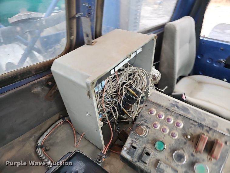 image for item DK0719 2004 Auto Car Xpeditor refuse truck