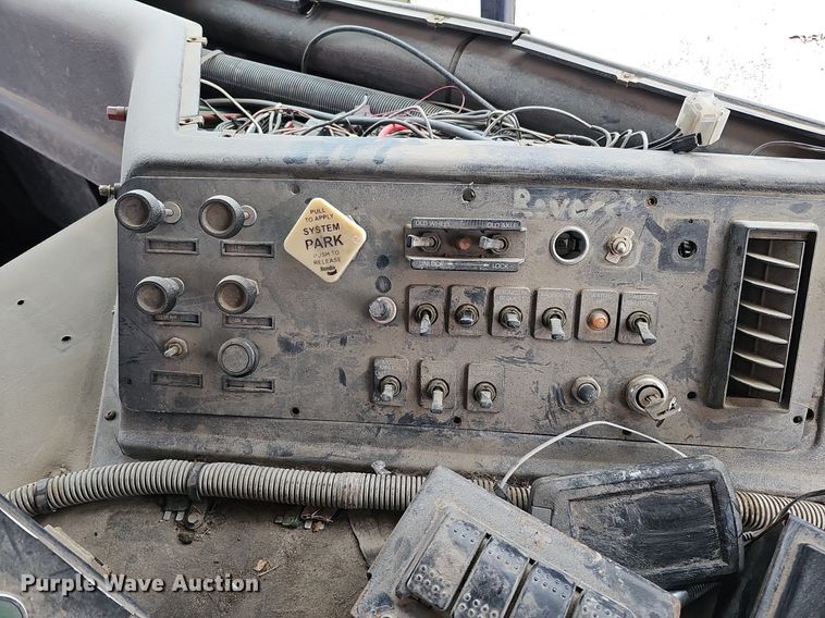 image for item DK0719 2004 Auto Car Xpeditor refuse truck