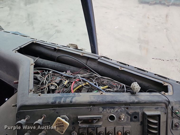 image for item DK0719 2004 Auto Car Xpeditor refuse truck