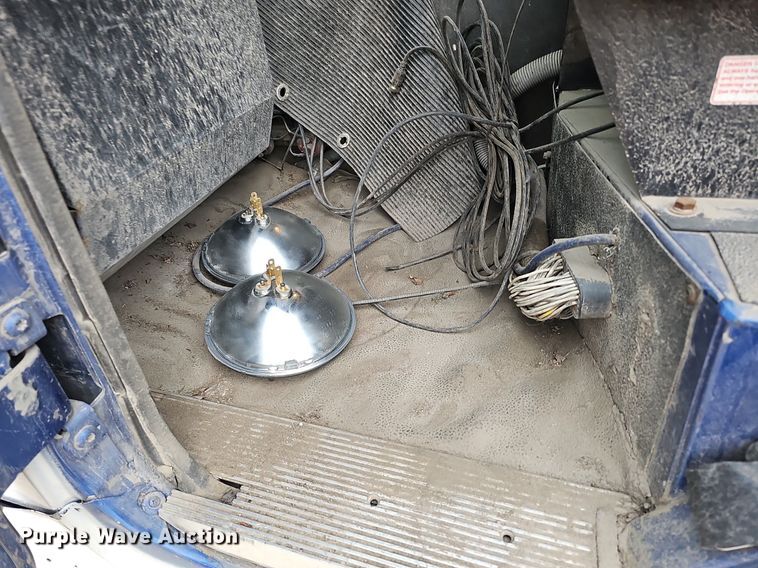 image for item DK0719 2004 Auto Car Xpeditor refuse truck