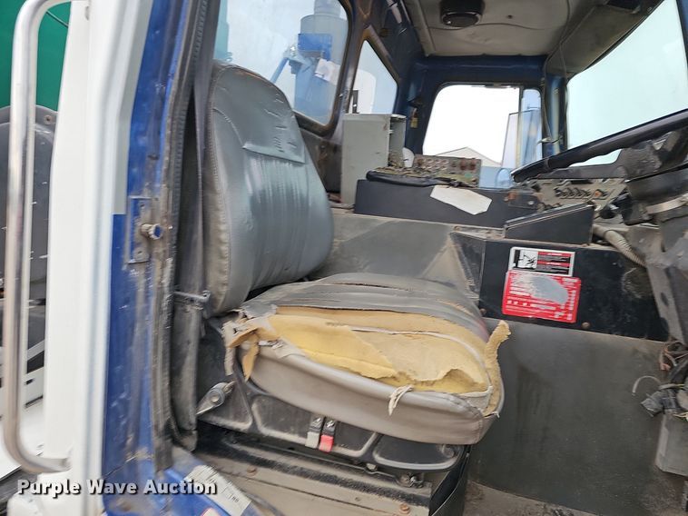 image for item DK0719 2004 Auto Car Xpeditor refuse truck