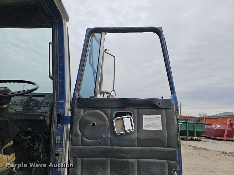 image for item DK0719 2004 Auto Car Xpeditor refuse truck