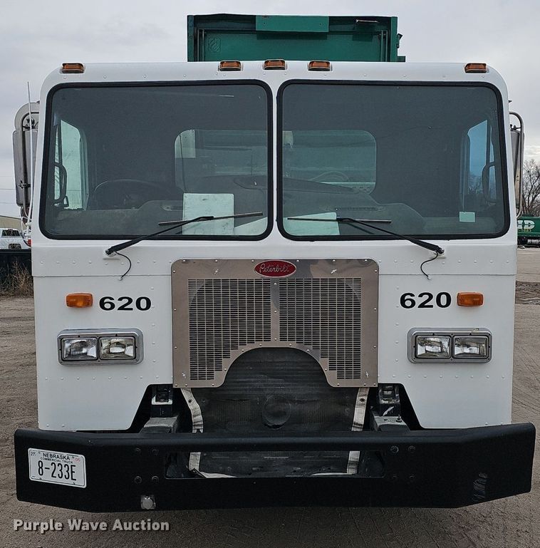 image for item DK0720 2009 Peterbilt 320 refuse truck
