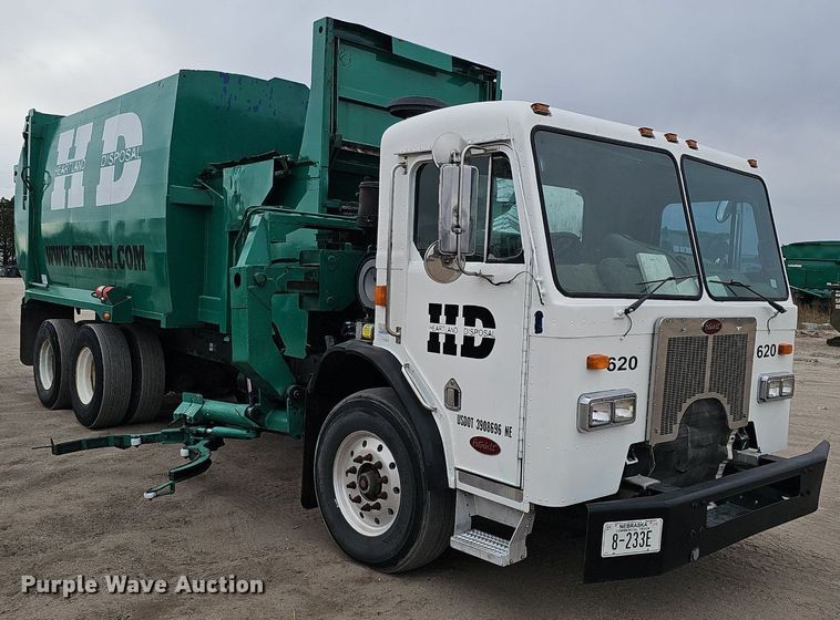 image for item DK0720 2009 Peterbilt 320 refuse truck