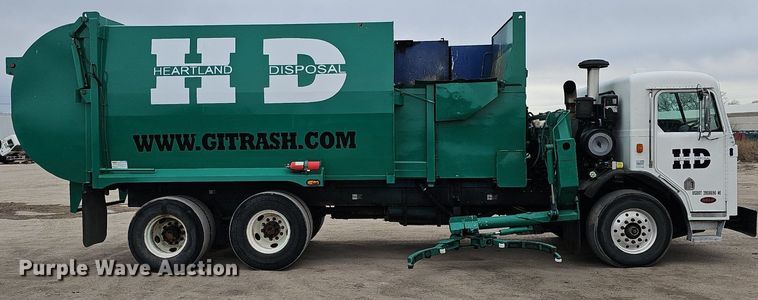 image for item DK0720 2009 Peterbilt 320 refuse truck