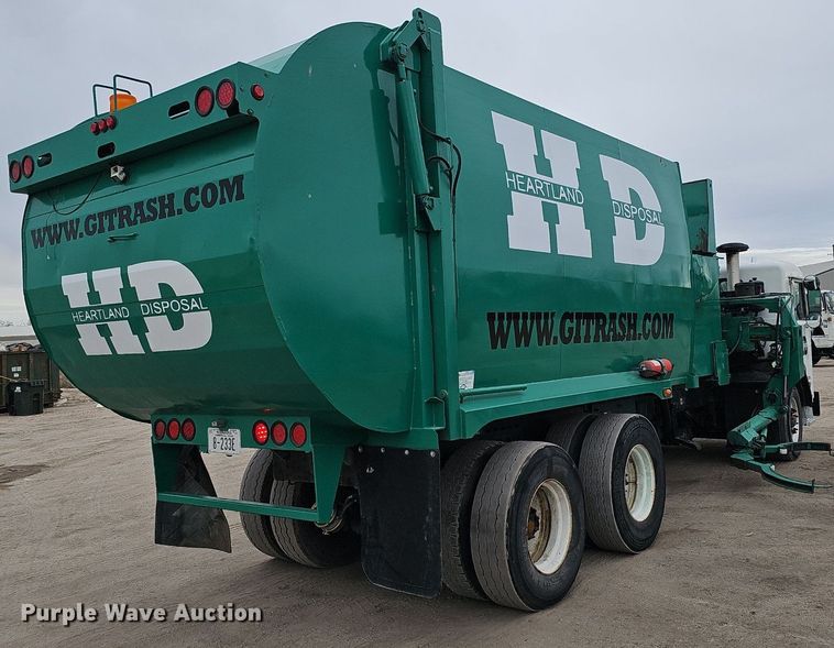 image for item DK0720 2009 Peterbilt 320 refuse truck