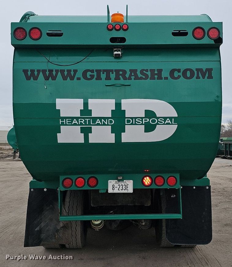 image for item DK0720 2009 Peterbilt 320 refuse truck