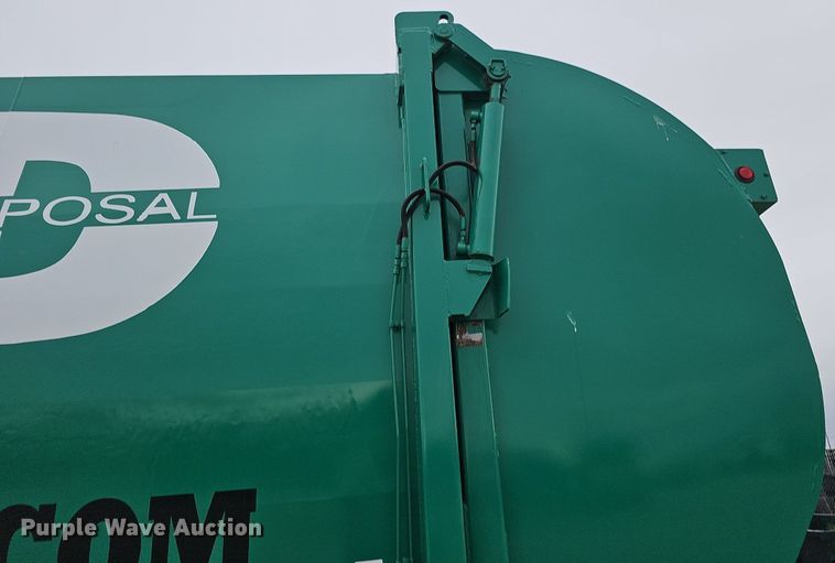 image for item DK0720 2009 Peterbilt 320 refuse truck