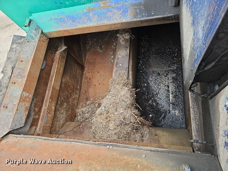 image for item DK0720 2009 Peterbilt 320 refuse truck