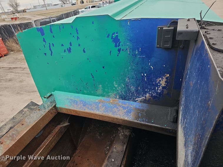 image for item DK0720 2009 Peterbilt 320 refuse truck