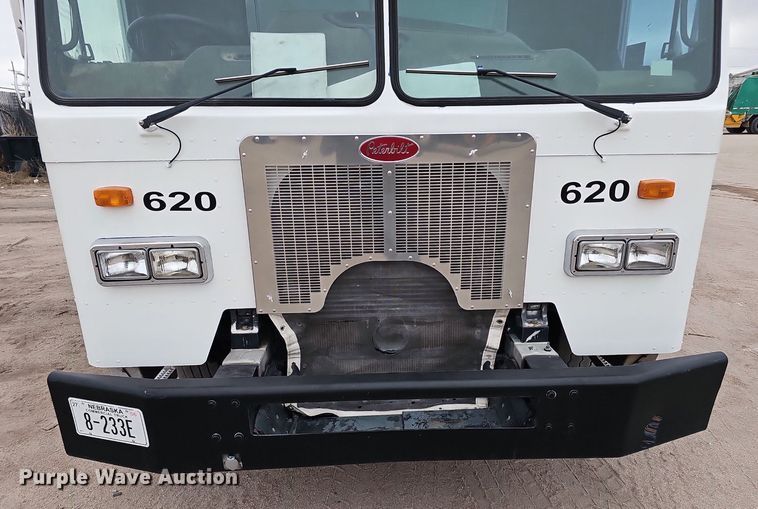 image for item DK0720 2009 Peterbilt 320 refuse truck