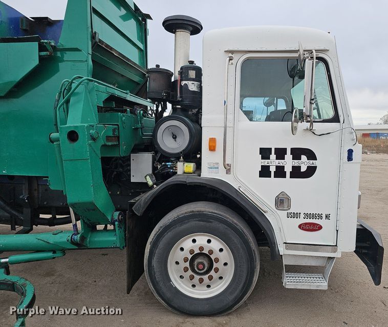 image for item DK0720 2009 Peterbilt 320 refuse truck