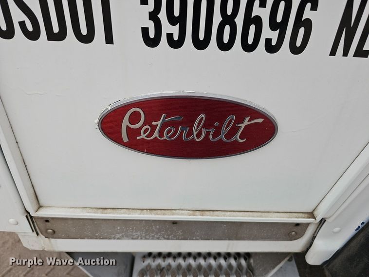 image for item DK0720 2009 Peterbilt 320 refuse truck