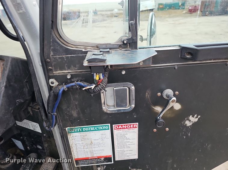 image for item DK0720 2009 Peterbilt 320 refuse truck