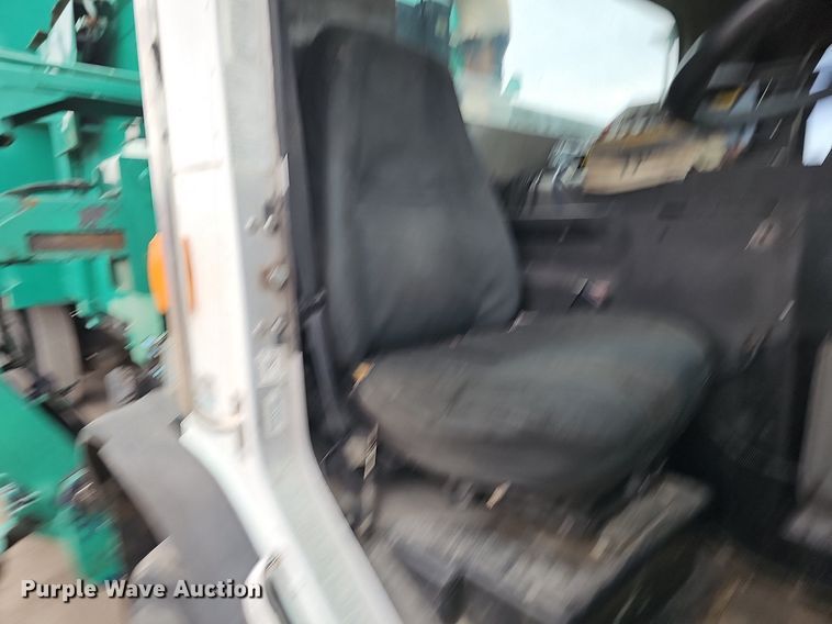 image for item DK0720 2009 Peterbilt 320 refuse truck