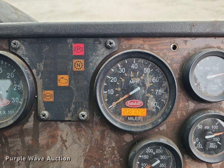 image for item DK0720 2009 Peterbilt 320 refuse truck