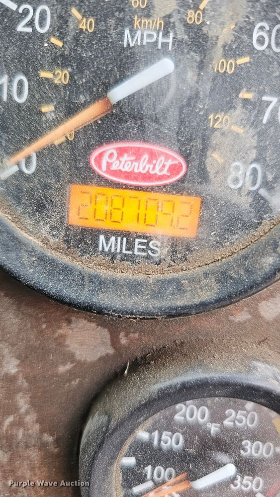 image for item DK0720 2009 Peterbilt 320 refuse truck