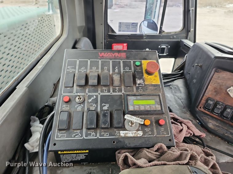 image for item DK0720 2009 Peterbilt 320 refuse truck