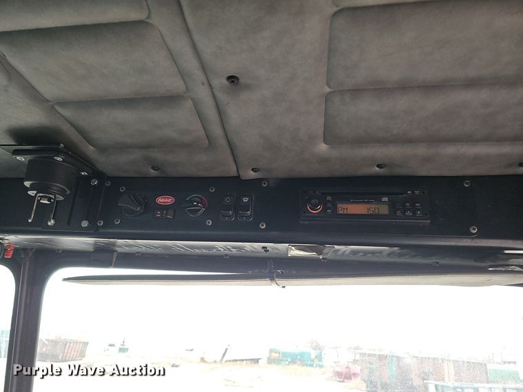 image for item DK0720 2009 Peterbilt 320 refuse truck