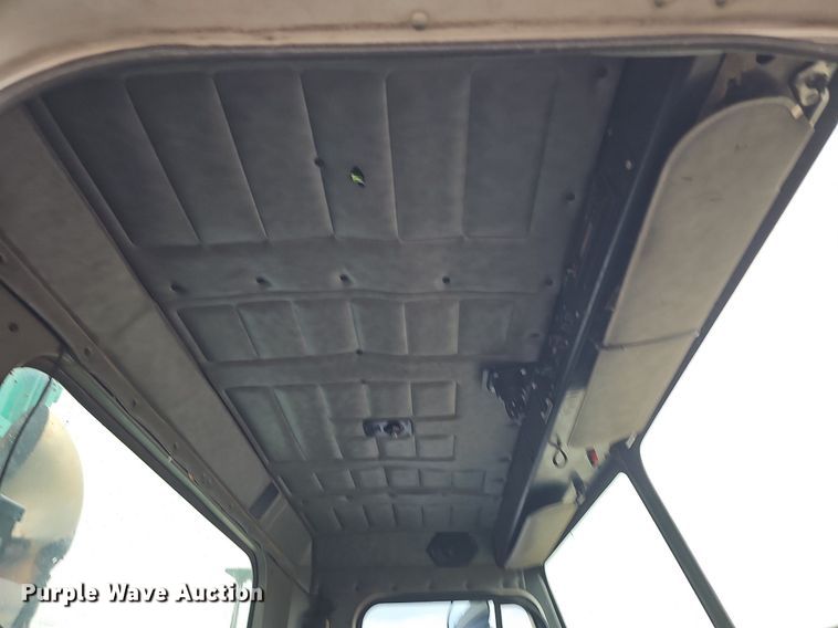 image for item DK0720 2009 Peterbilt 320 refuse truck