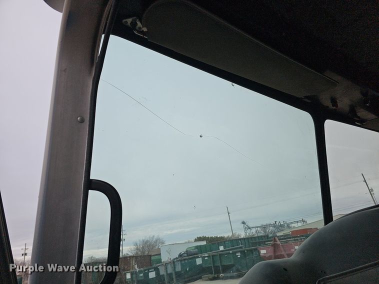 image for item DK0720 2009 Peterbilt 320 refuse truck