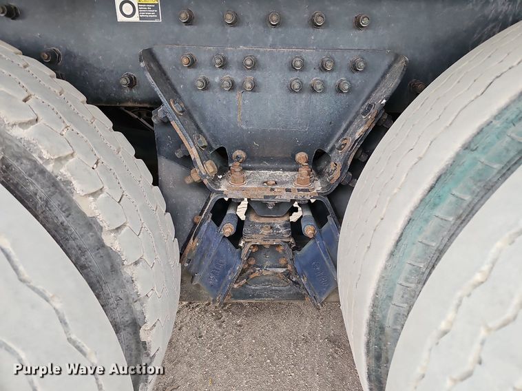 image for item DK0720 2009 Peterbilt 320 refuse truck