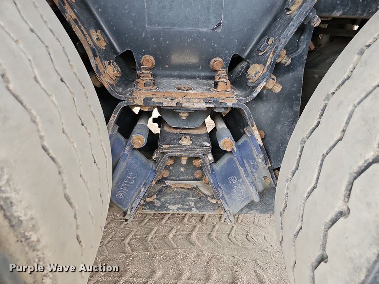 image for item DK0720 2009 Peterbilt 320 refuse truck