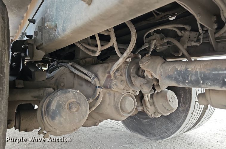 image for item DK0720 2009 Peterbilt 320 refuse truck