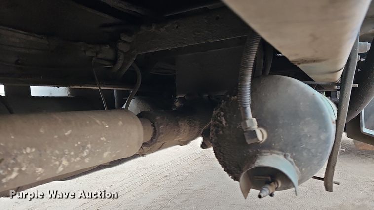 image for item DK0720 2009 Peterbilt 320 refuse truck