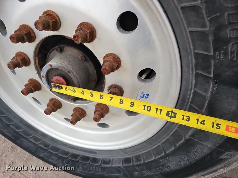 image for item DK0720 2009 Peterbilt 320 refuse truck