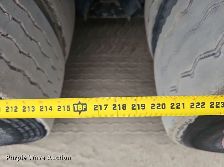 image for item DK0720 2009 Peterbilt 320 refuse truck