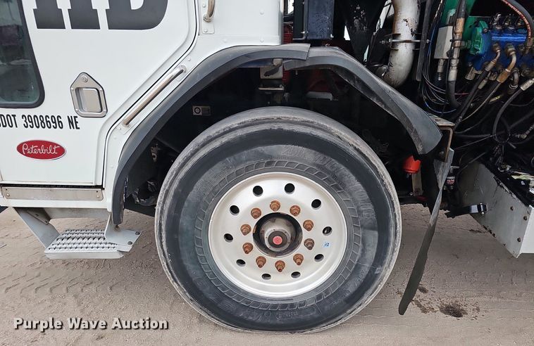 image for item DK0720 2009 Peterbilt 320 refuse truck