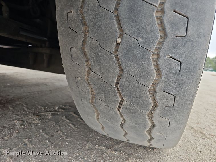 image for item DK0720 2009 Peterbilt 320 refuse truck