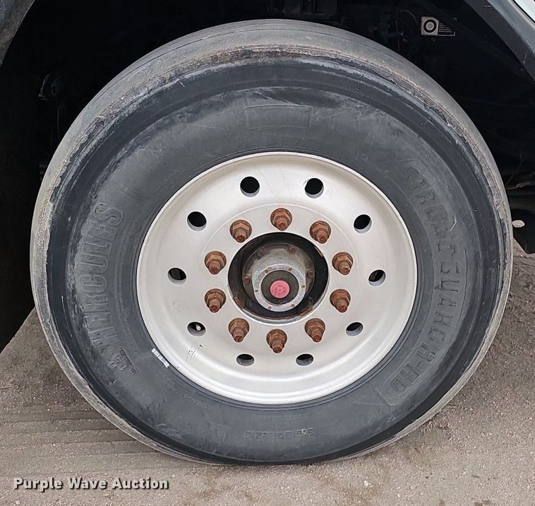 image for item DK0720 2009 Peterbilt 320 refuse truck