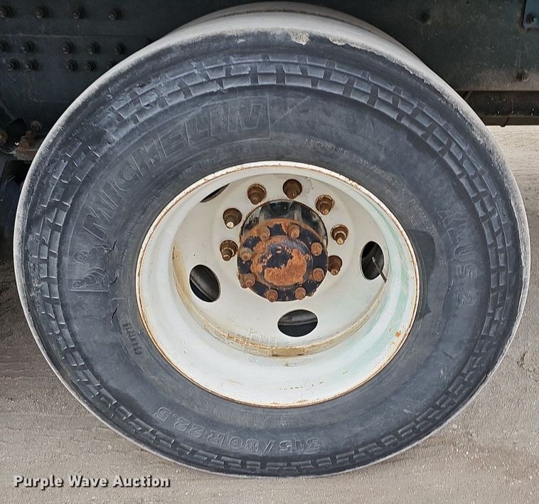 image for item DK0720 2009 Peterbilt 320 refuse truck