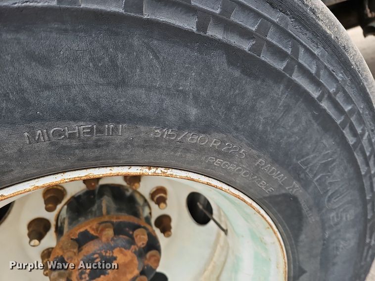 image for item DK0720 2009 Peterbilt 320 refuse truck