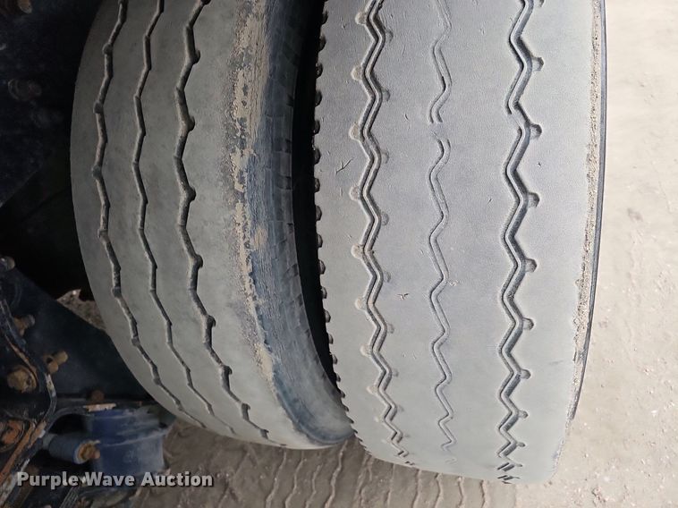 image for item DK0720 2009 Peterbilt 320 refuse truck